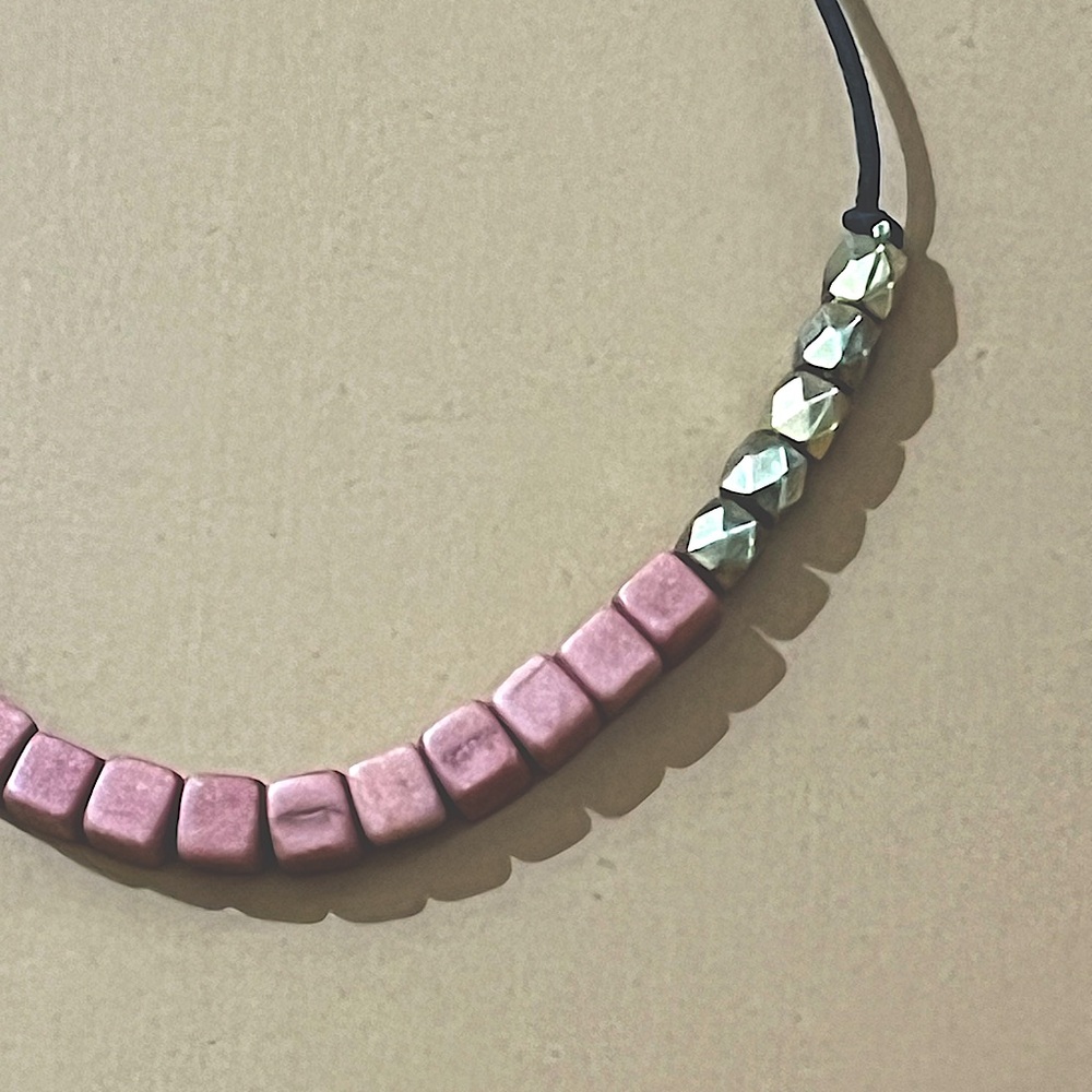 💗 Pink & brass bead Necklace 💗
